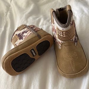 Baby ariat booties